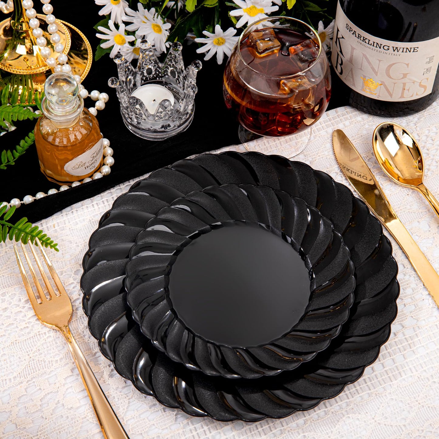 U-QE Black Plastic Plates