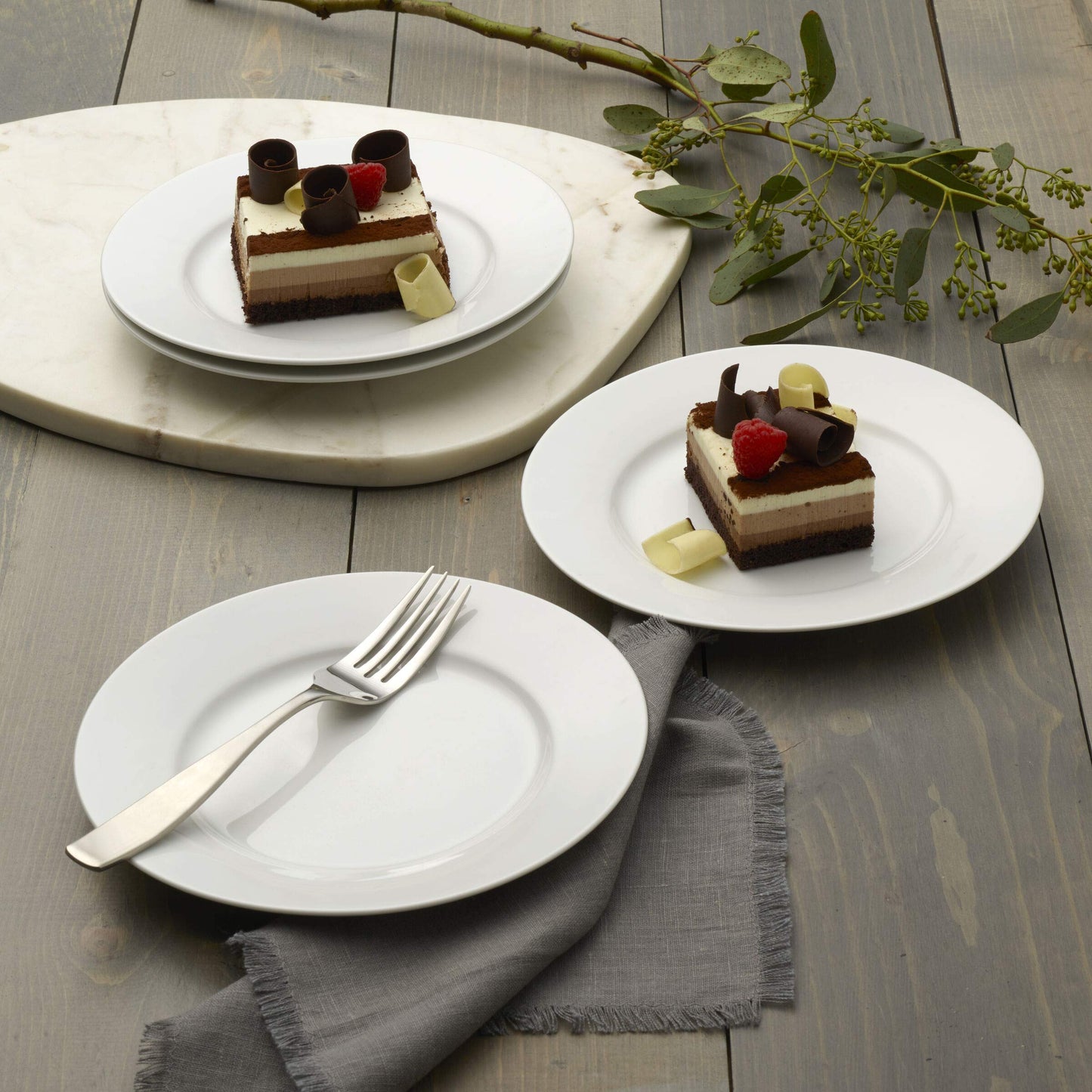 Everyday White by Fitz and Floyd Classic Rim 16 Piece Dinnerware Set, Service for 4