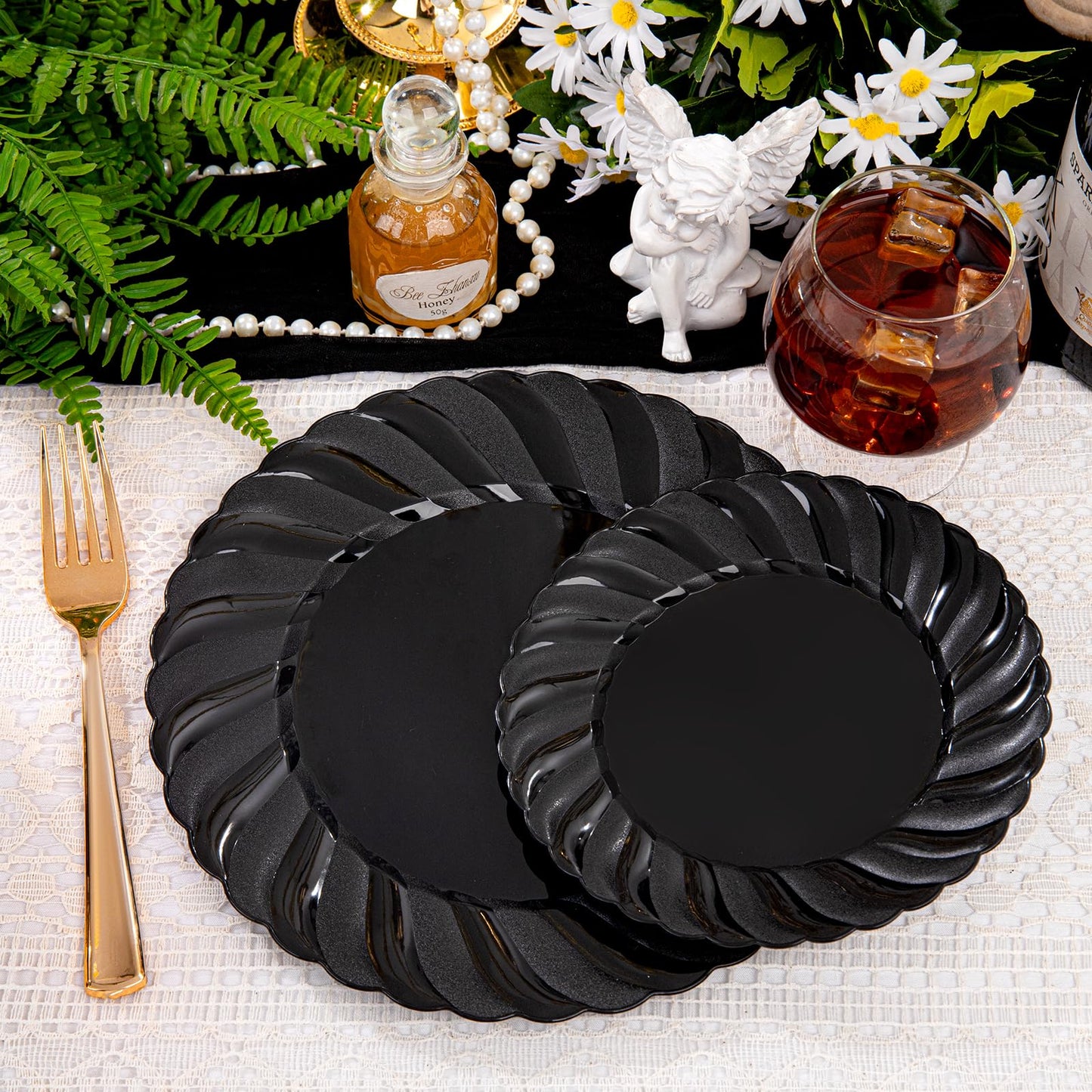U-QE Black Plastic Plates